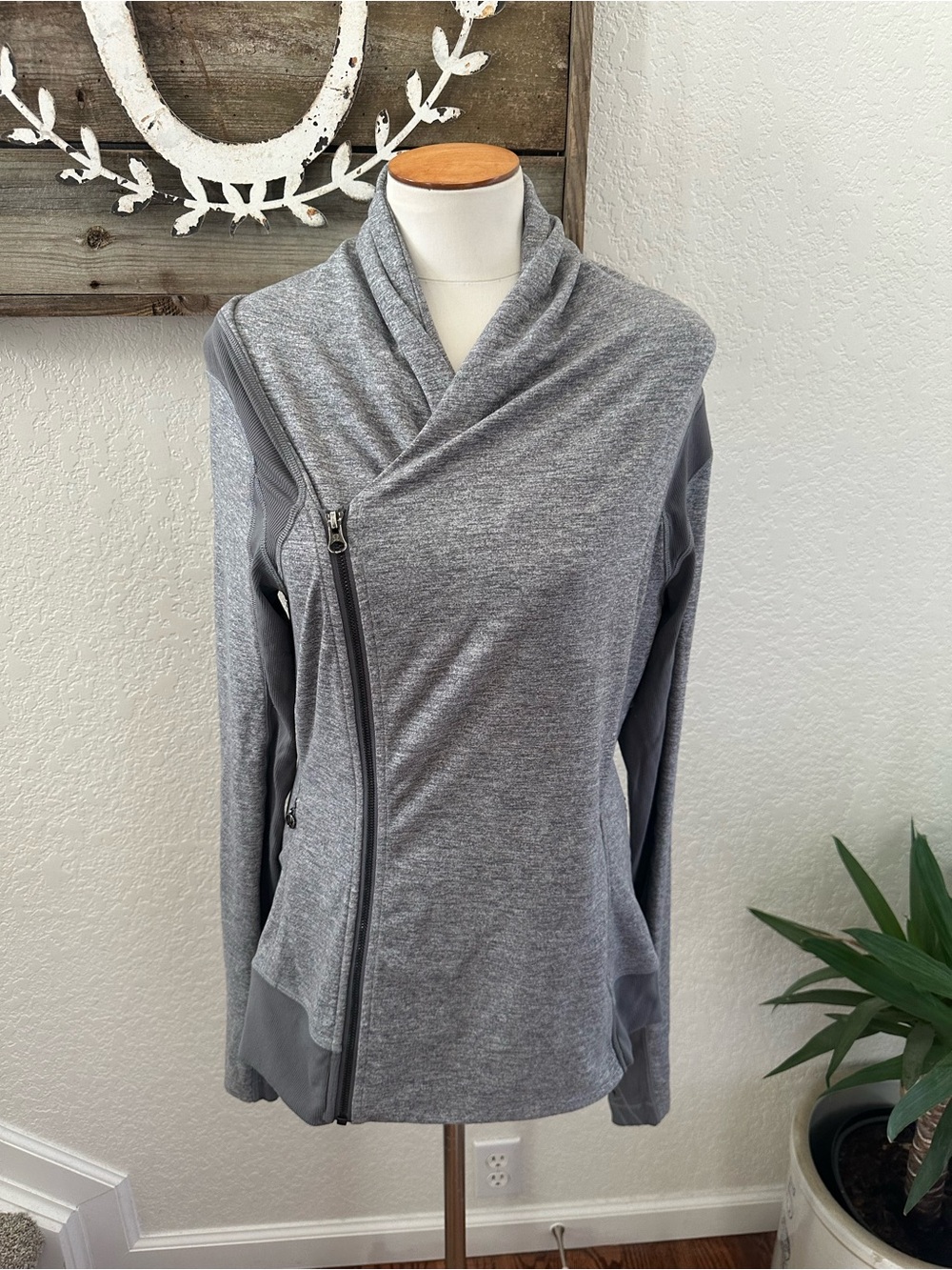 Lululemon Bhakti Yoga Jacket Heather gray ladies size 10